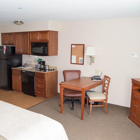 Candlewood Victoria By Ihg Bagian luar foto