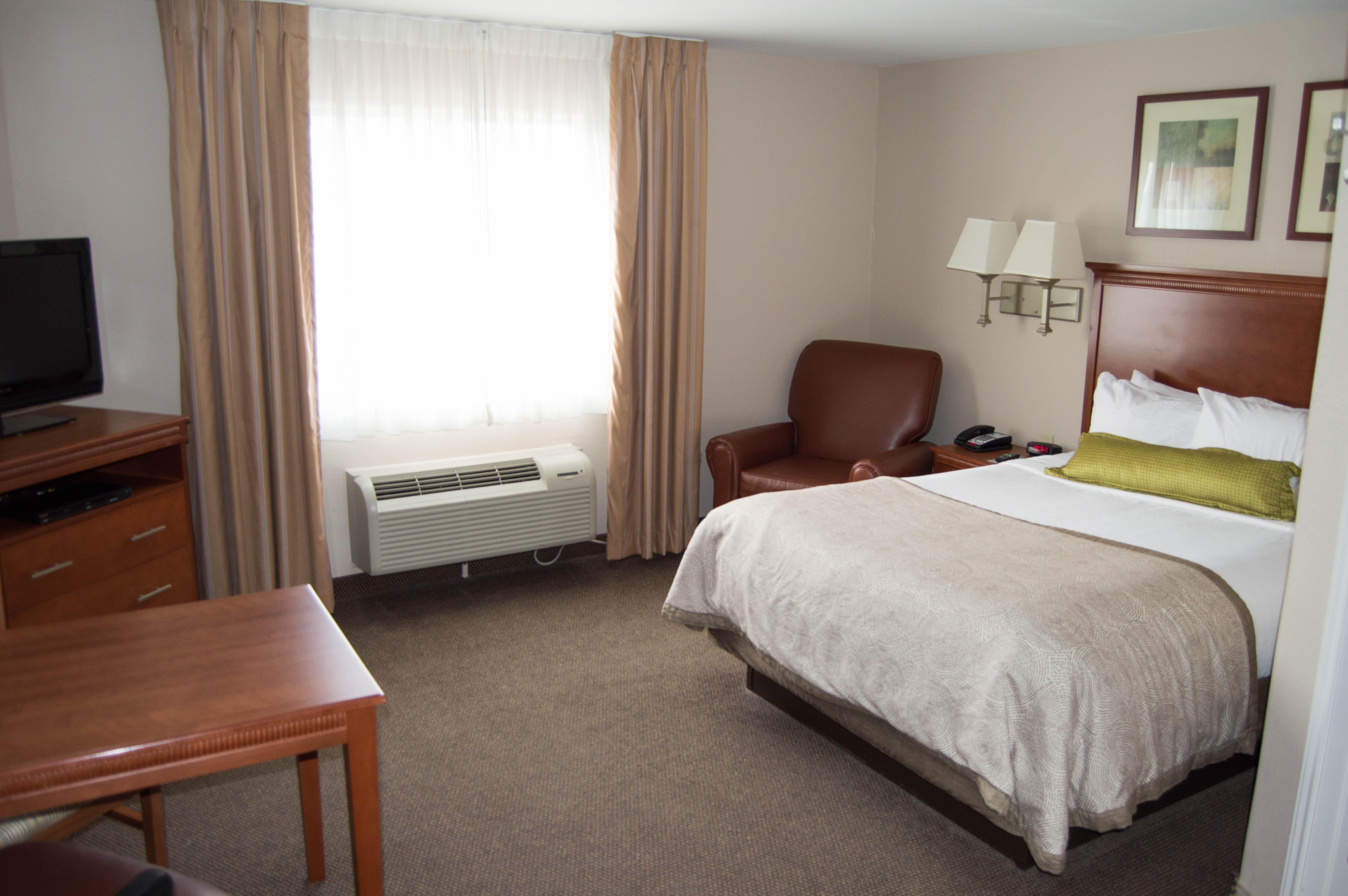 Candlewood Victoria By Ihg Bagian luar foto