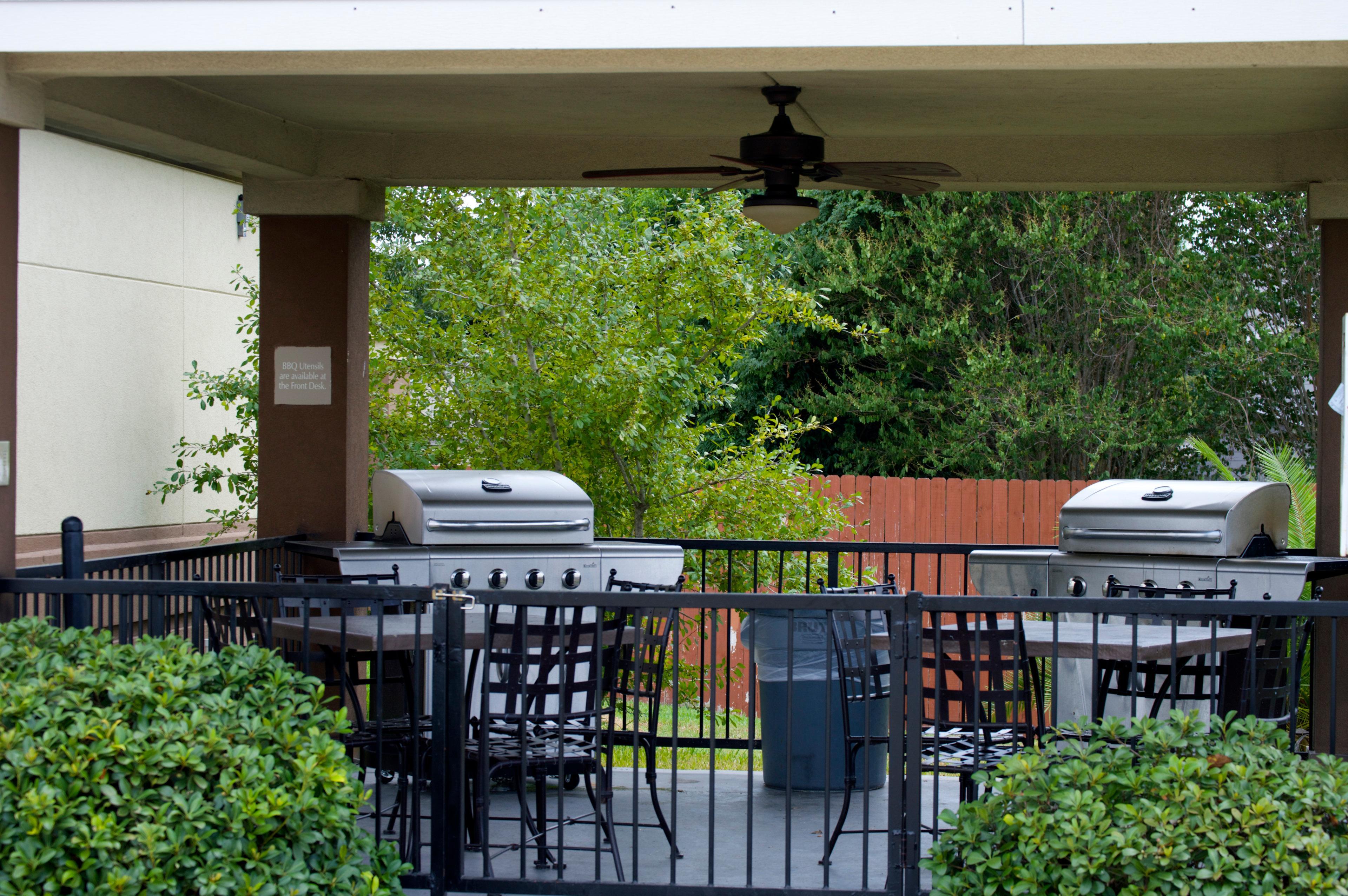 Candlewood Victoria By Ihg Bagian luar foto