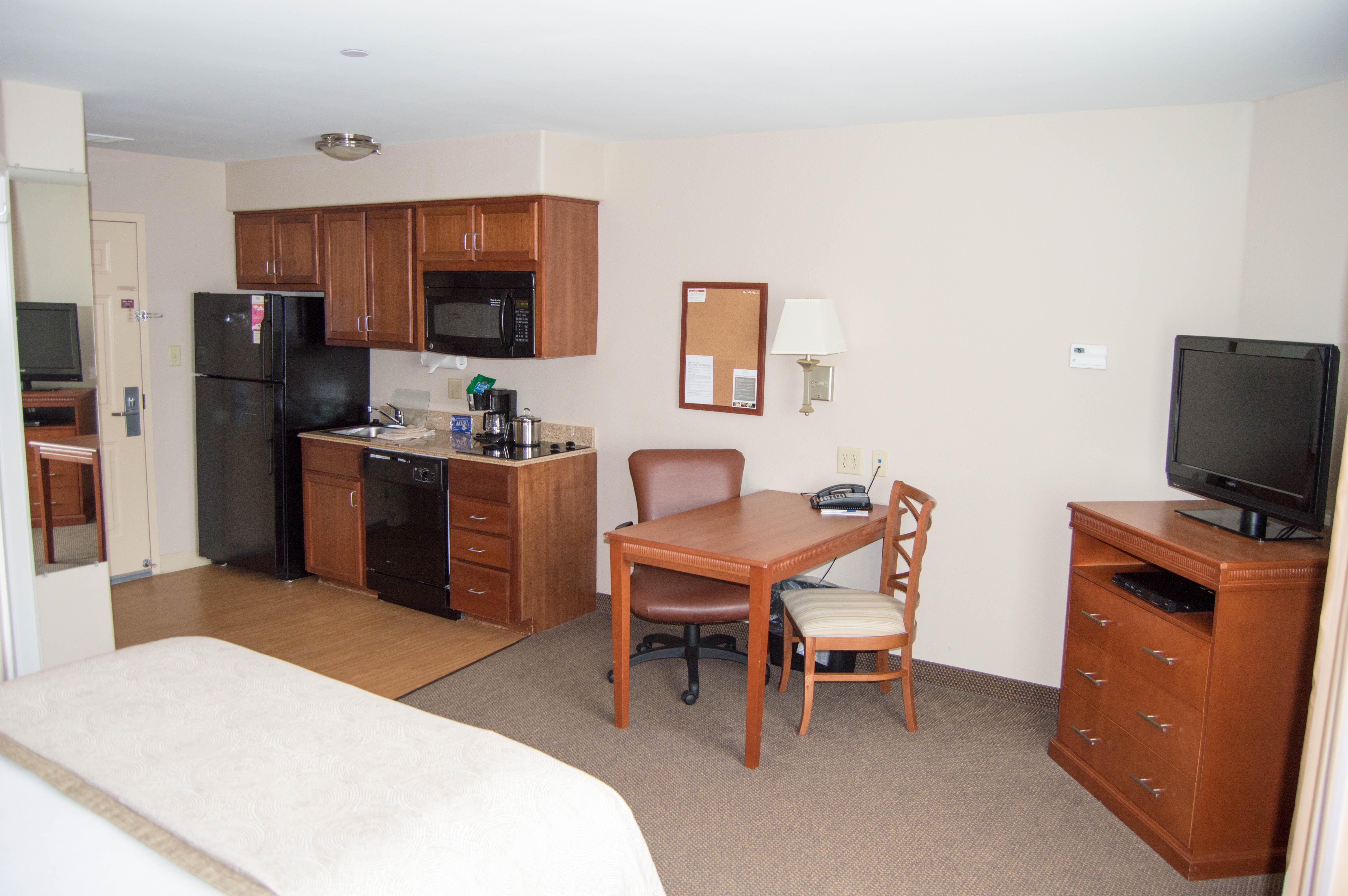 Candlewood Victoria By Ihg Bagian luar foto