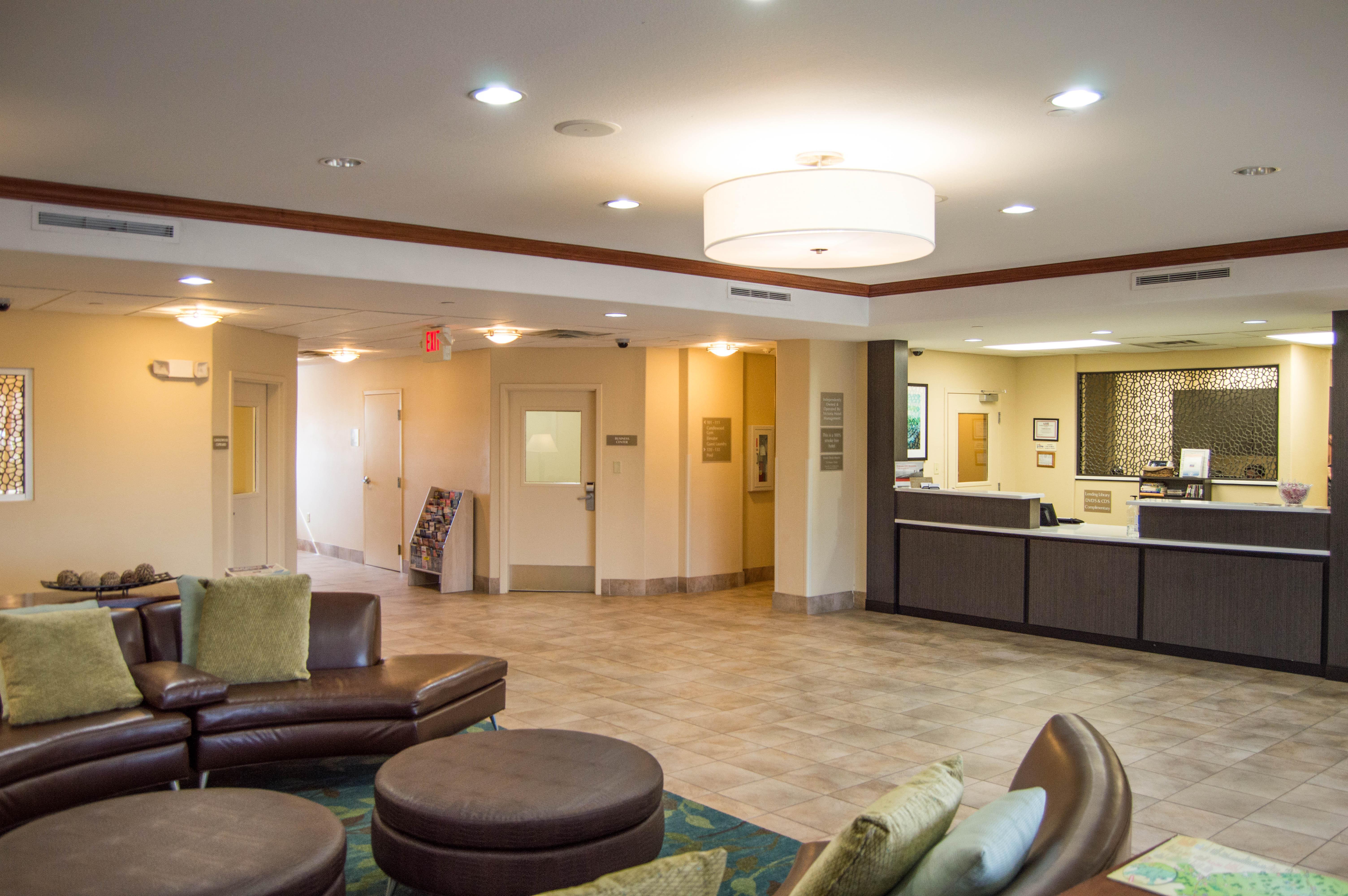 Candlewood Victoria By Ihg Bagian luar foto