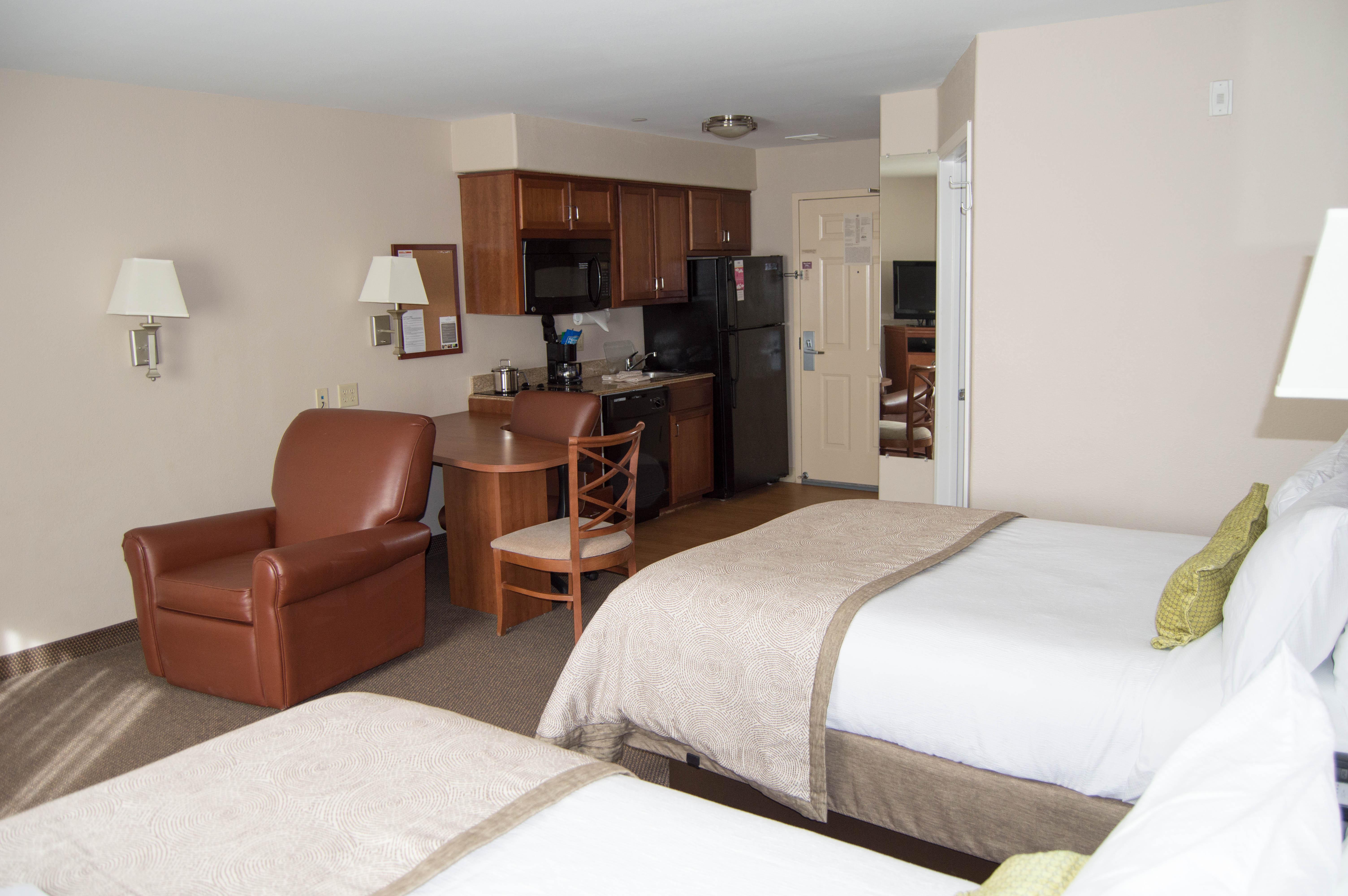 Candlewood Victoria By Ihg Bagian luar foto