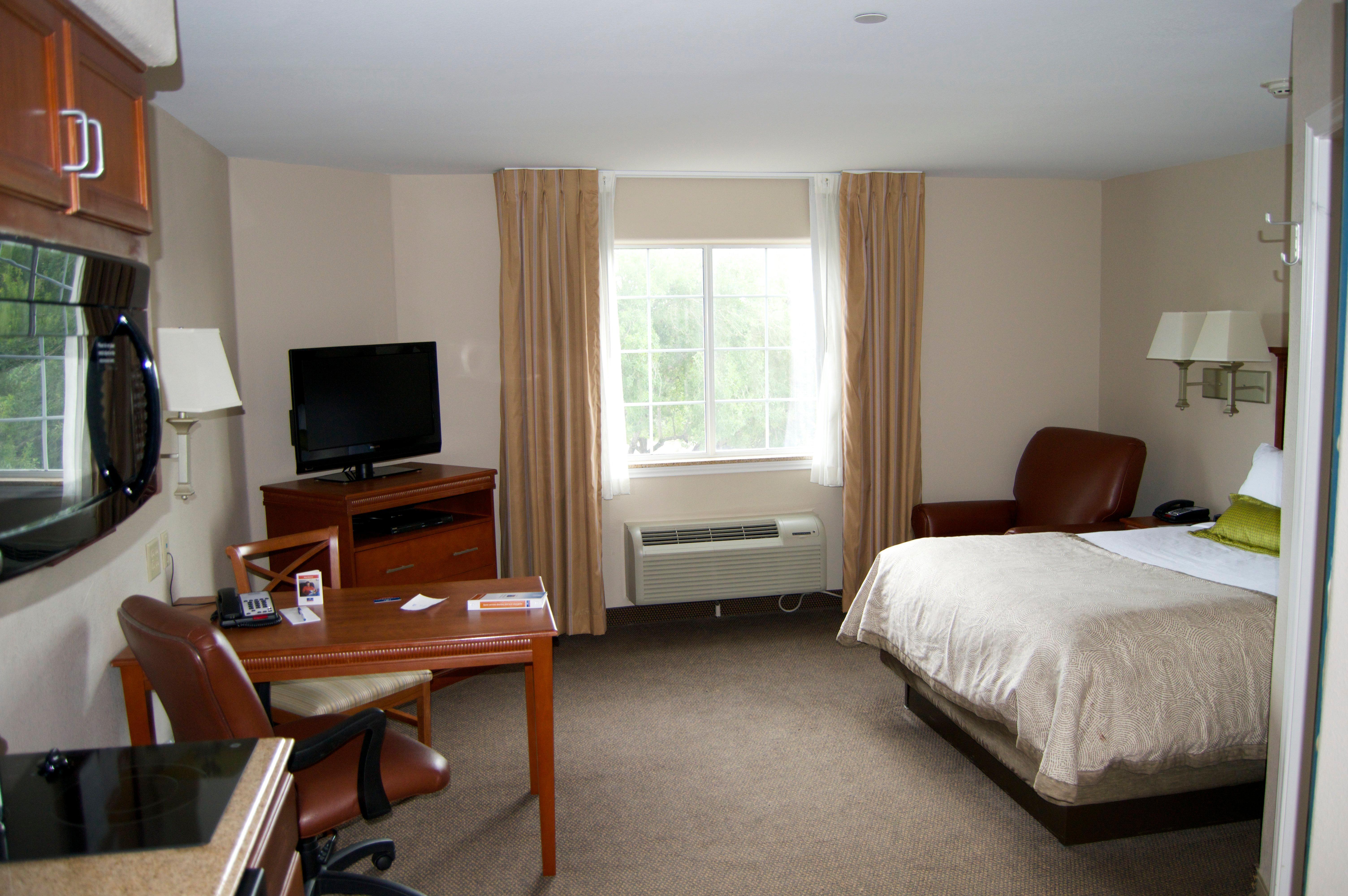 Candlewood Victoria By Ihg Bagian luar foto