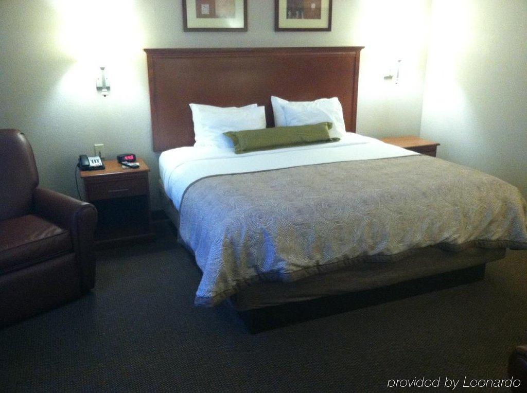 Candlewood Victoria By Ihg Bagian luar foto