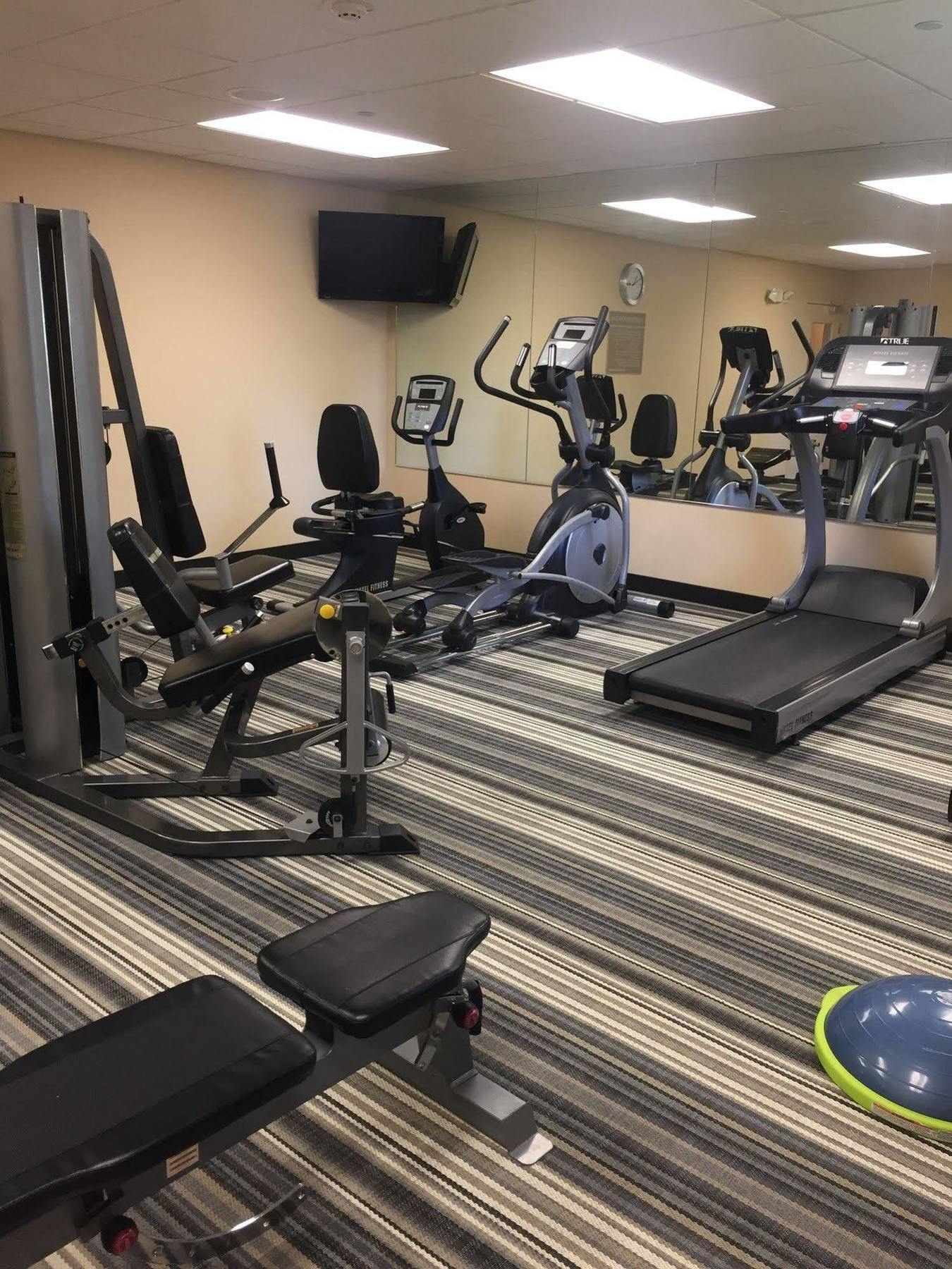 Candlewood Victoria By Ihg Bagian luar foto