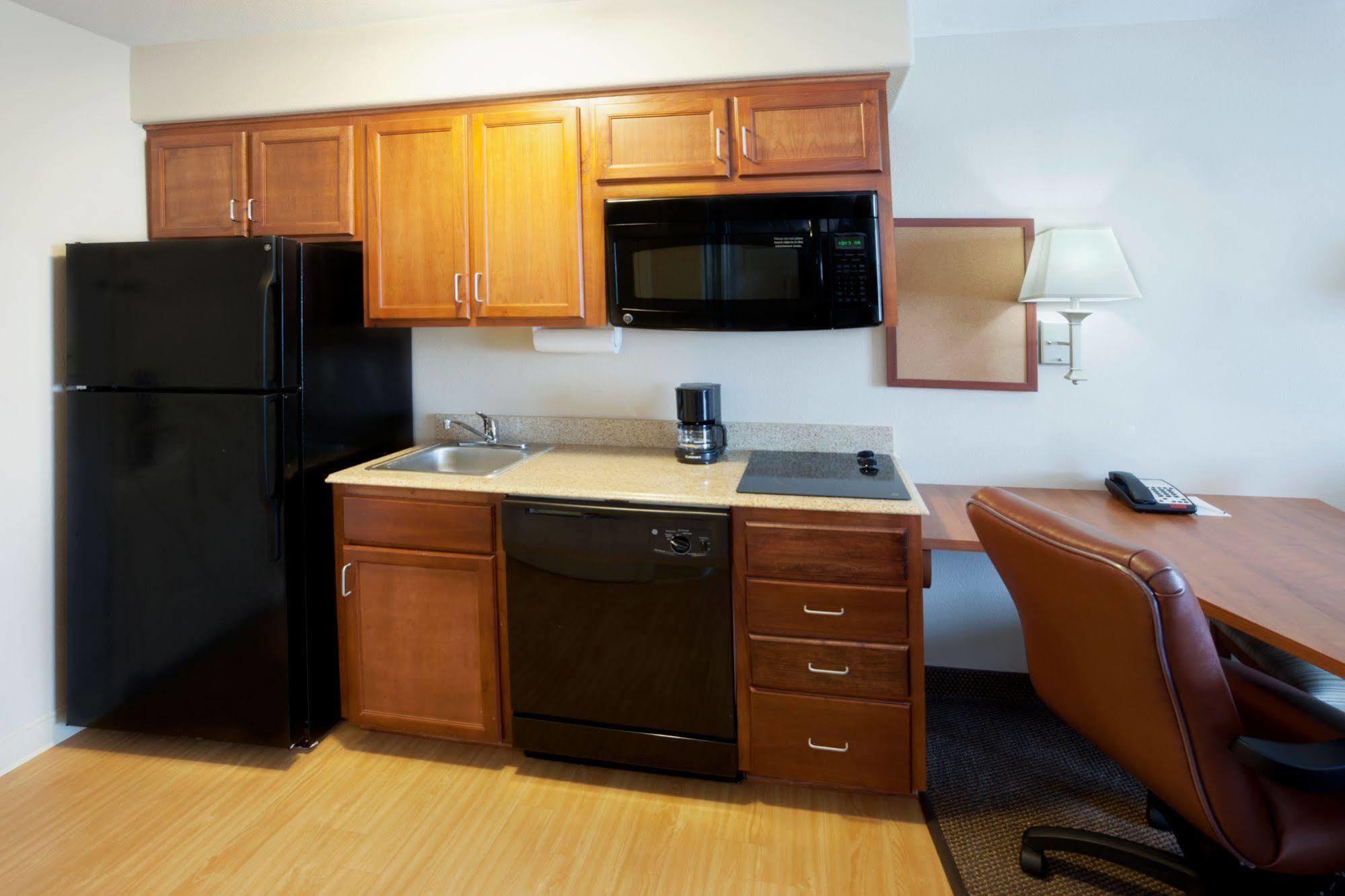 Candlewood Victoria By Ihg Ruang foto
